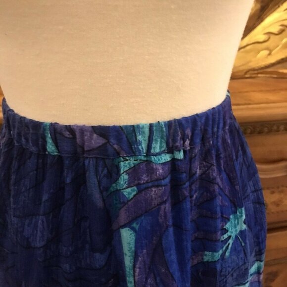 Draper & Damon's. Size Large. Textured 35" Full Skirt. Elastic waist. B23 - Picture 3 of 7